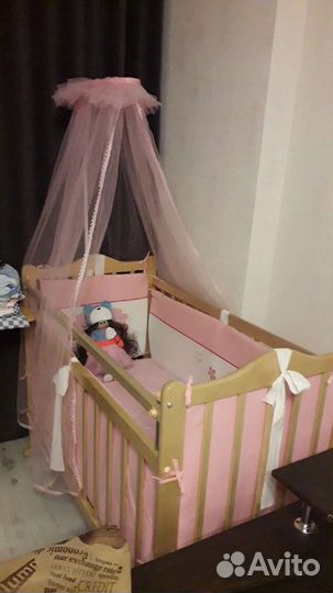 Кровать с балдахином и бортиками