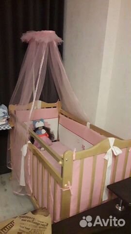 Кровать с балдахином и бортиками