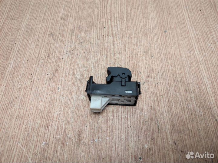 Кнопка стеклоподъемника toyota Camry V50 2011-20