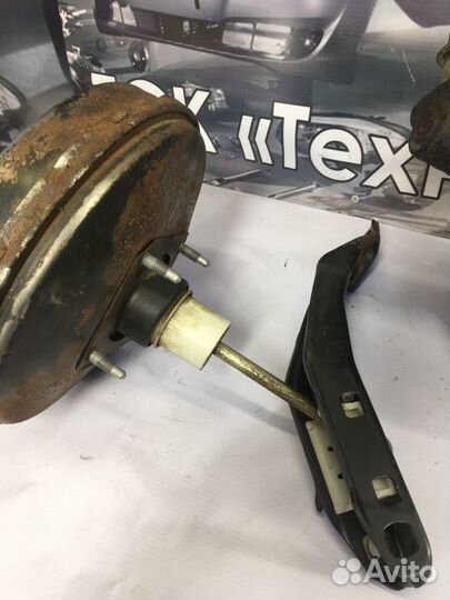 Вакуумный усилитель тормозов Volkswagen Golf 3