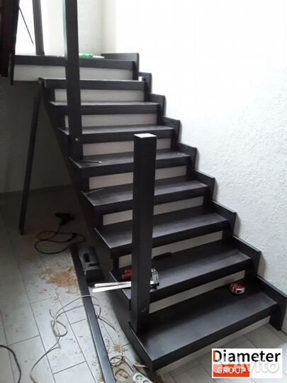 Установка маршевой лестницы из металла