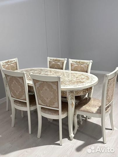 Стол и стулья