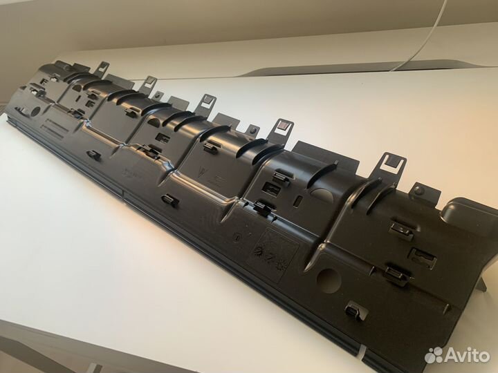 Воздуховод радиатора нижний Порше Кайен 3