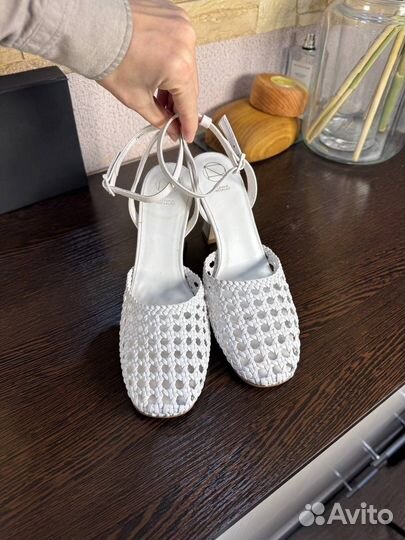 Босоножки белые 37р Эконика Premium оригинал нов