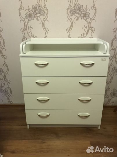 Детская кроватка с маятником и пеленальнй комод