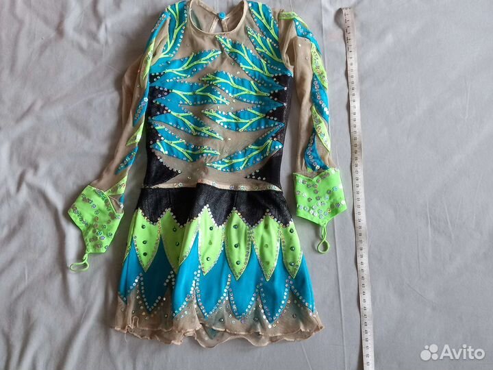 Яркий купальник для художественной гимнастики