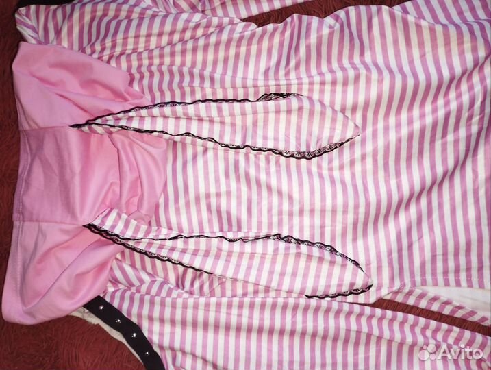 Кофта с открытыми плечами в полоску