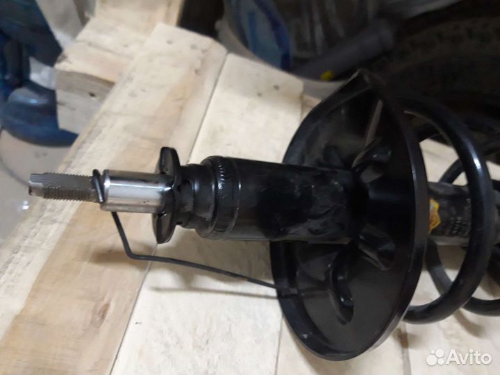 Задний,передний амортизатор с пружиной