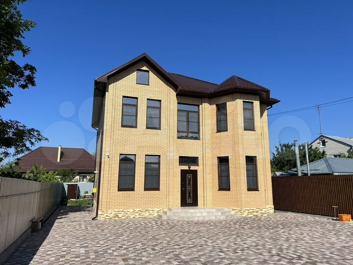 Дом 220 м² на участке 6,5 сот.