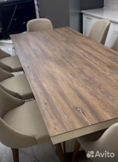 Стол и стулья