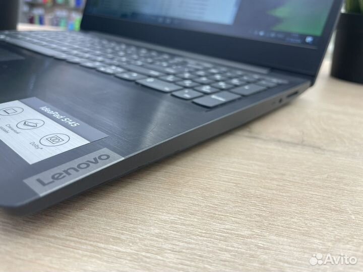 Ноутбук Lenovo i3-7/ 8Gb/ SSD+HDD