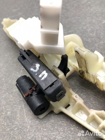 Кронштейн ручки задний правый Hyundai Genesis G80