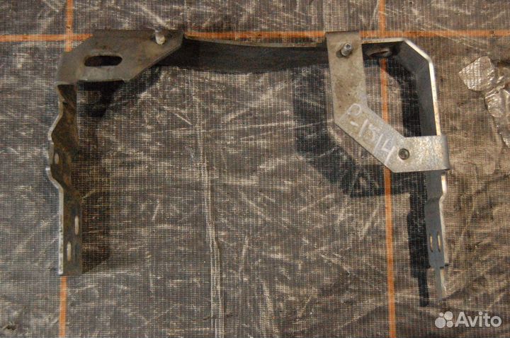 Кронштейн масляного радиатора-Mercedes-Benz G-W463