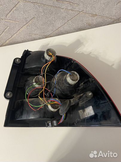 Задняя левая фара priora 1