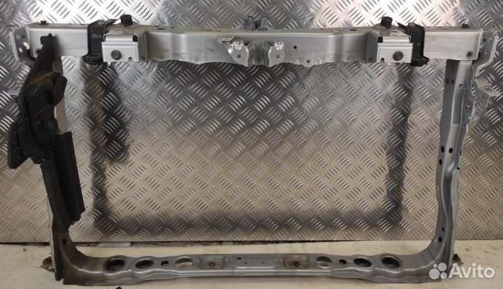 Рамка радиатора Toyota Prius ZVW30- 2ZR 2010