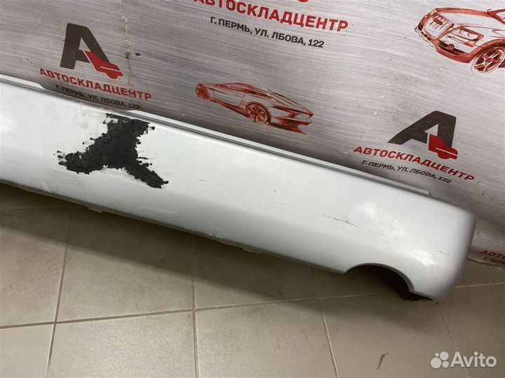 Бампер задний Toyota Hiace (H200) 2004-2017