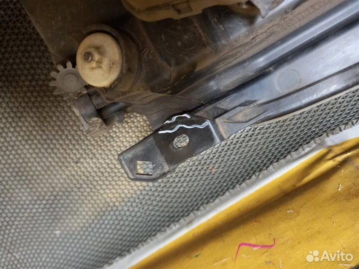 Фара правая Nissan Atlas TZ2F24