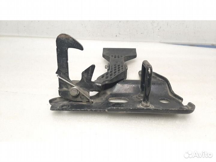 Крюк капота audi A4 B7