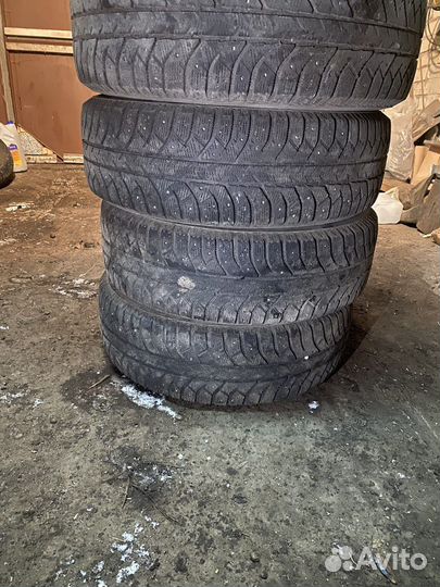 Bridgestone Ice Cruiser 7000 215/65 R17