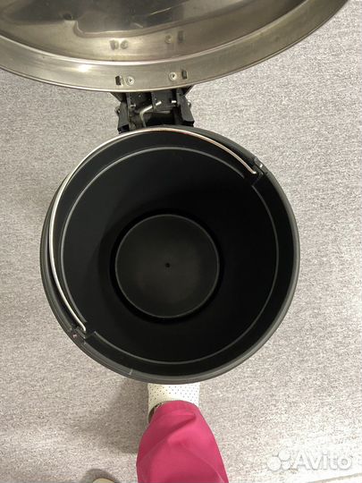 Мусорное ведро с педалью