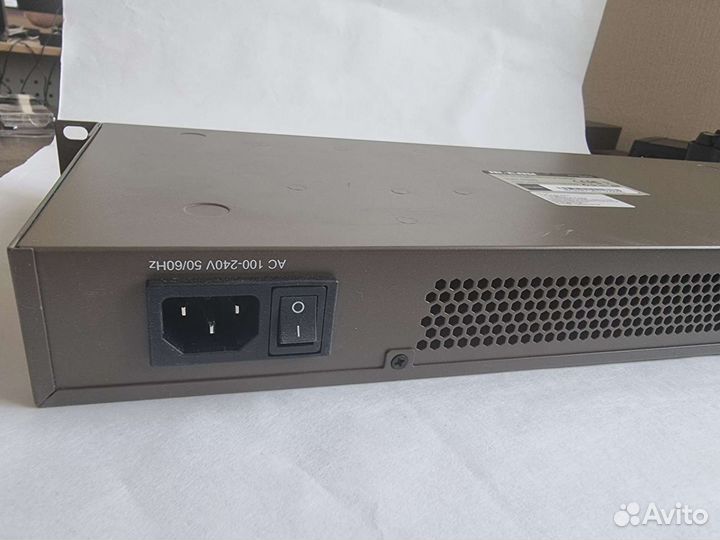 Коммутатор IP-Com 24 порта