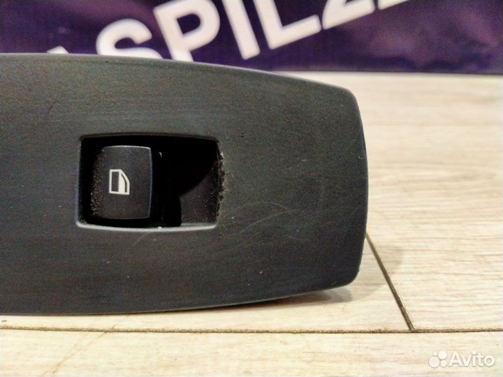 Блок управления стеклоподъемниками передний правый