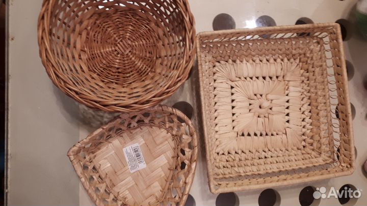 Хлебницы плетенки сердечком,круглая и квадратная