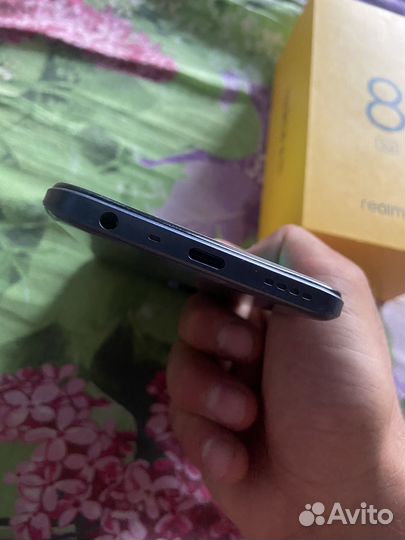 Телефон Realme 8