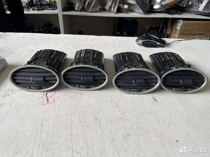 Дефлектор воздушный в торпедо Ford Focus 2