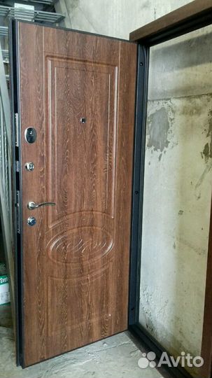 Входная металлическая дверь