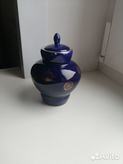 Сахарница с чашками