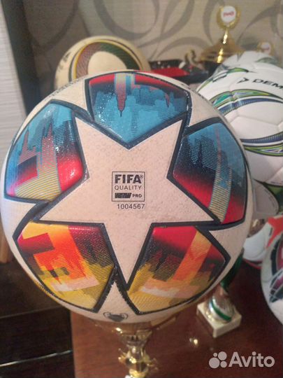 Футбольный мяч adidas лига чемпионов 2022