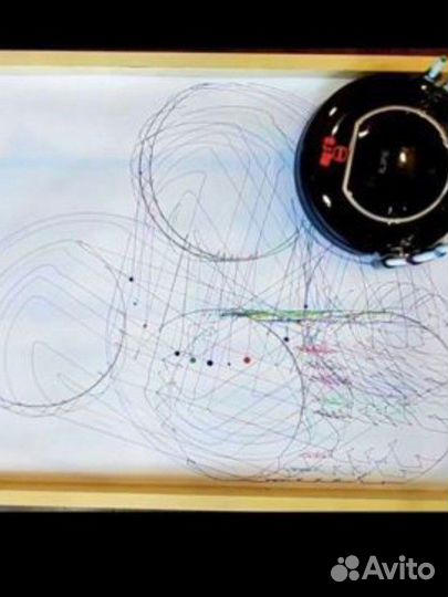 Картина нарисована роботом пылесосом