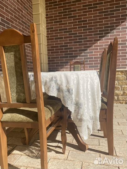 Стол со стульями