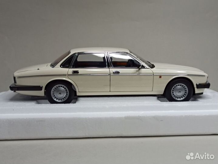 Jaguar XJ6 (XJ40) White 1:18 Almost Real