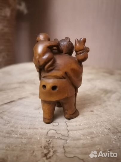 Нэцкэ уличный актер с обезьянкой дерево самшит