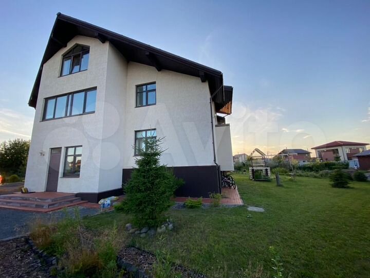 Коттедж 395 м² на участке 15,6 сот.