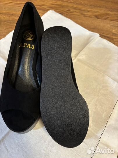 Продам босоножки