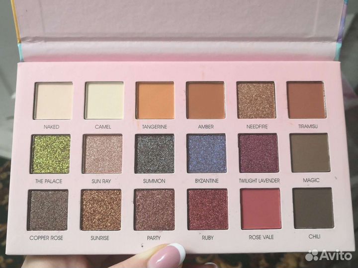 Палетка теней для век