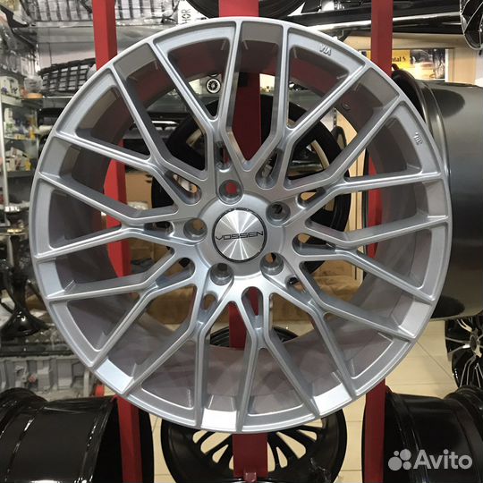 Диски R18 Vossen