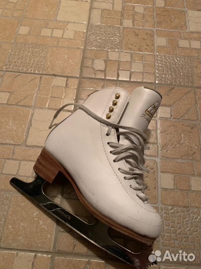 Фигурные коньки jackson