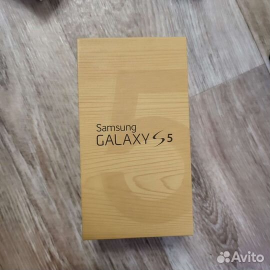 Коробки от телефонов samsung, iPhone, Nubia