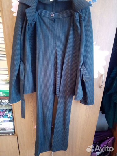 Костюм брючный продам