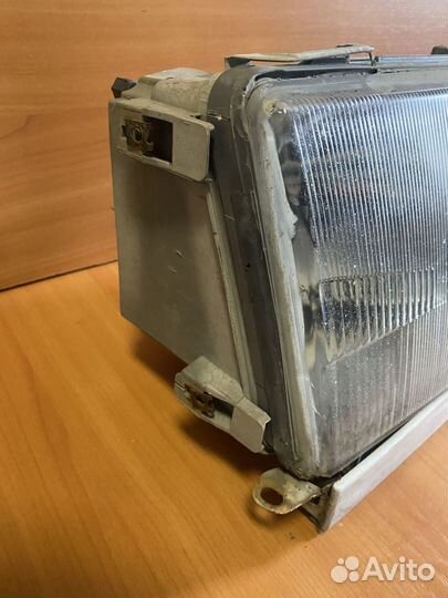 Фара правая Mercedes W124 дорестайлинг
