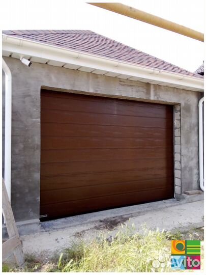 Секционные ворота для гаража alutech