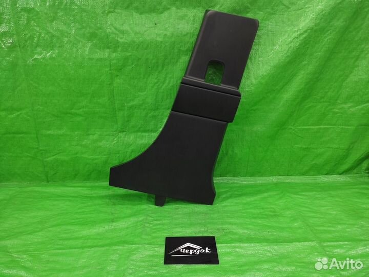 Обшивка сред. стойки прав. ниж. Patriot/Compass