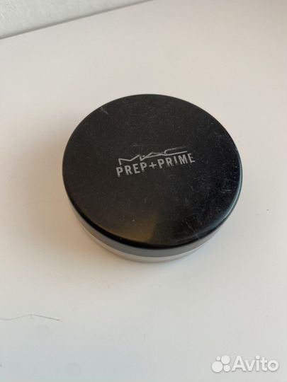 База для век под макияж Mac