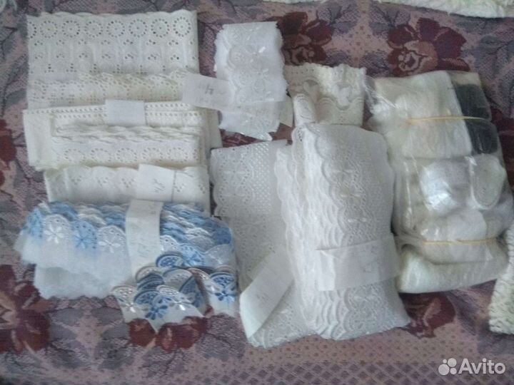 Ленты, кружева разные, шитье