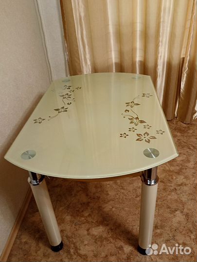 Стол раздвижной с полкой