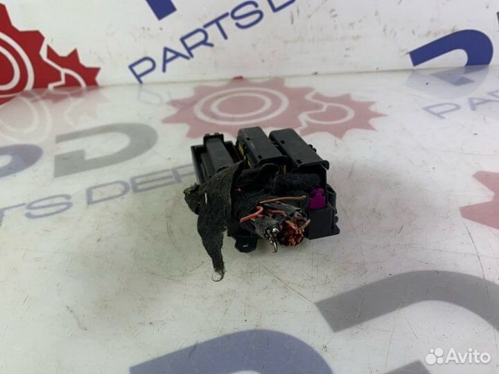 Блок предохранителей Audi A4 2010